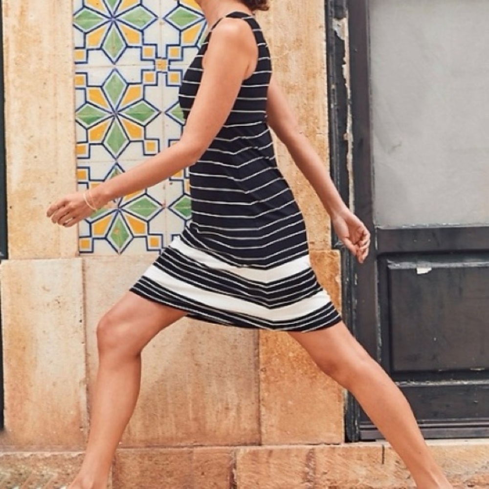 Athleta Santorini Dress Size L Black Stripe Sleeveless Packable Knee Length